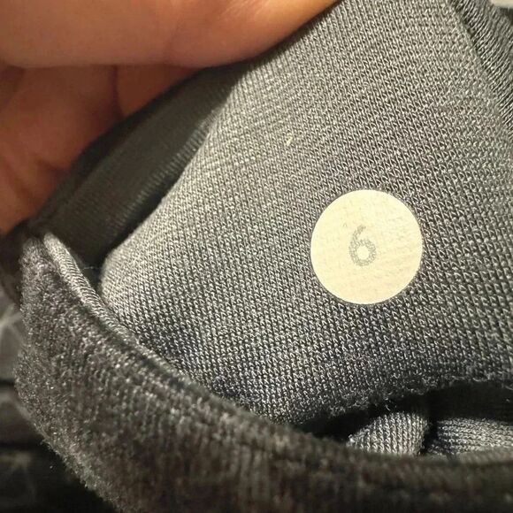 Lululemon leggings Cropped Black Triangle Web Print Black/Grey Womens Size 6 - Picture 6 of 6